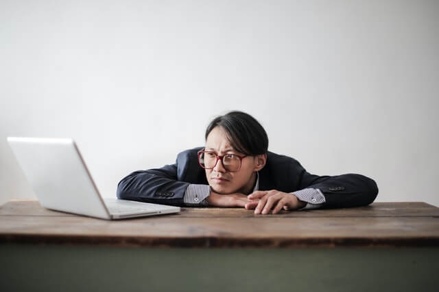 Photo of health insurance employee not motivated to negotiate discounts on healthcare
